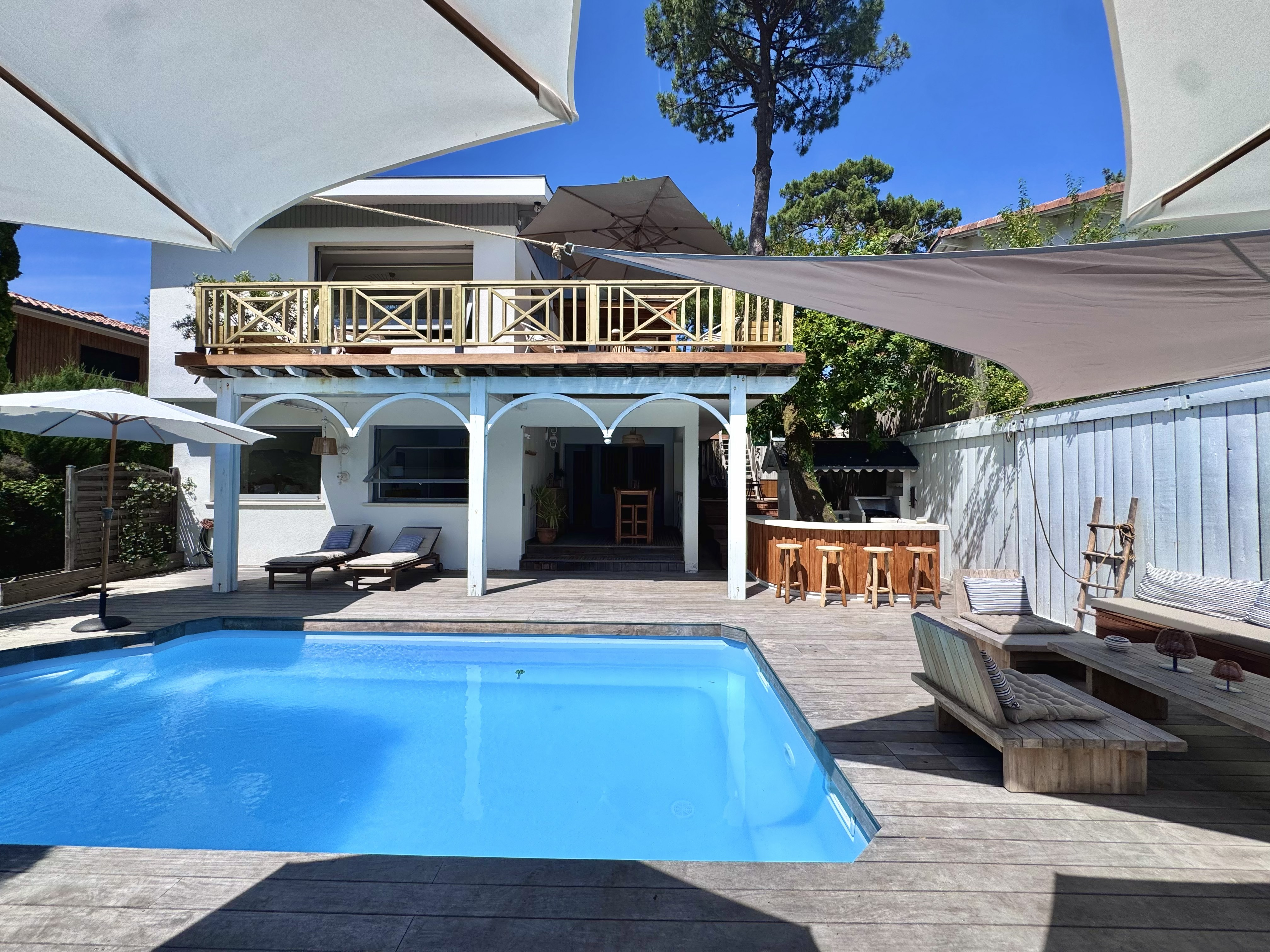 Piscine et maison