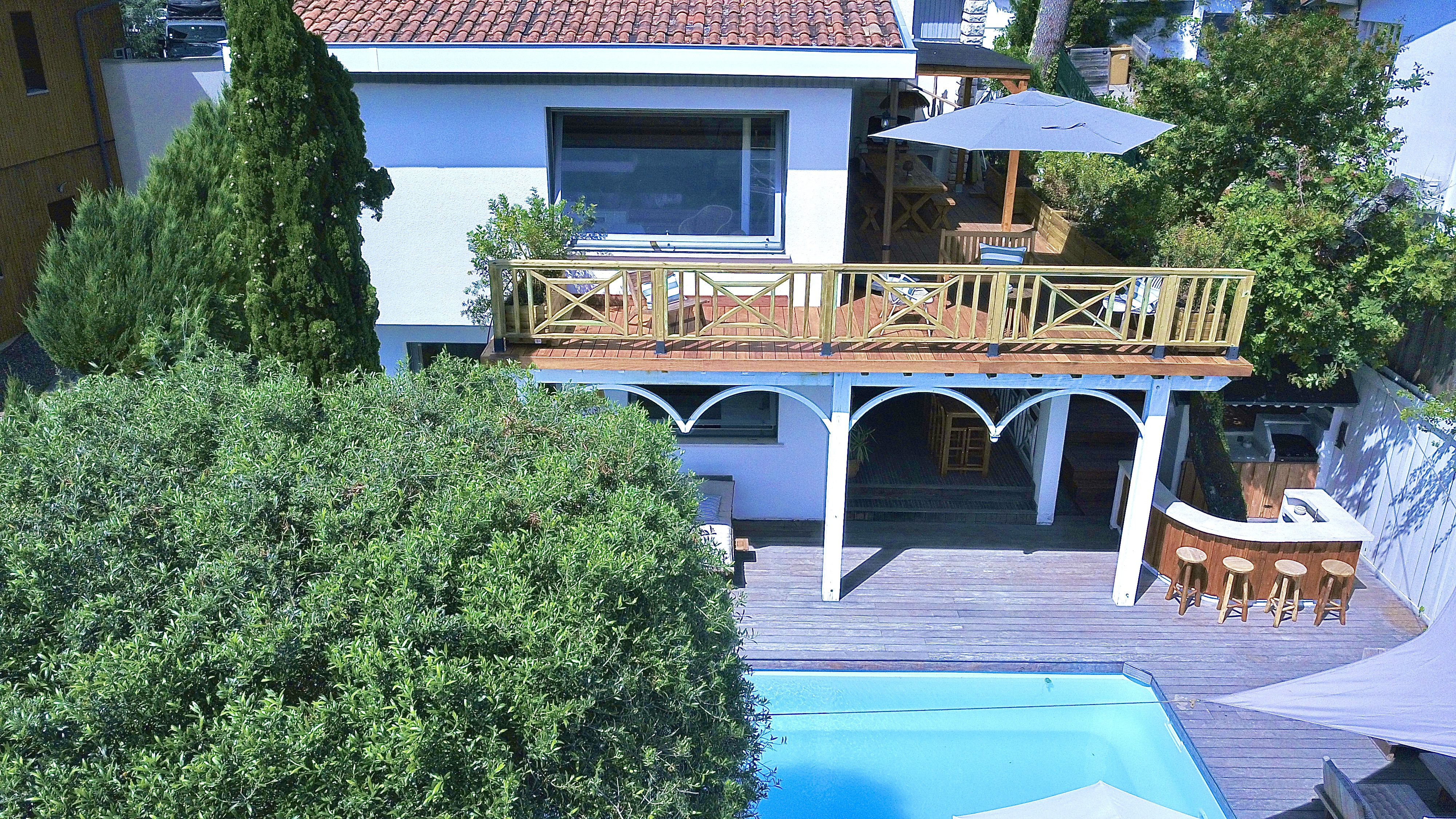 Vue maison et piscine